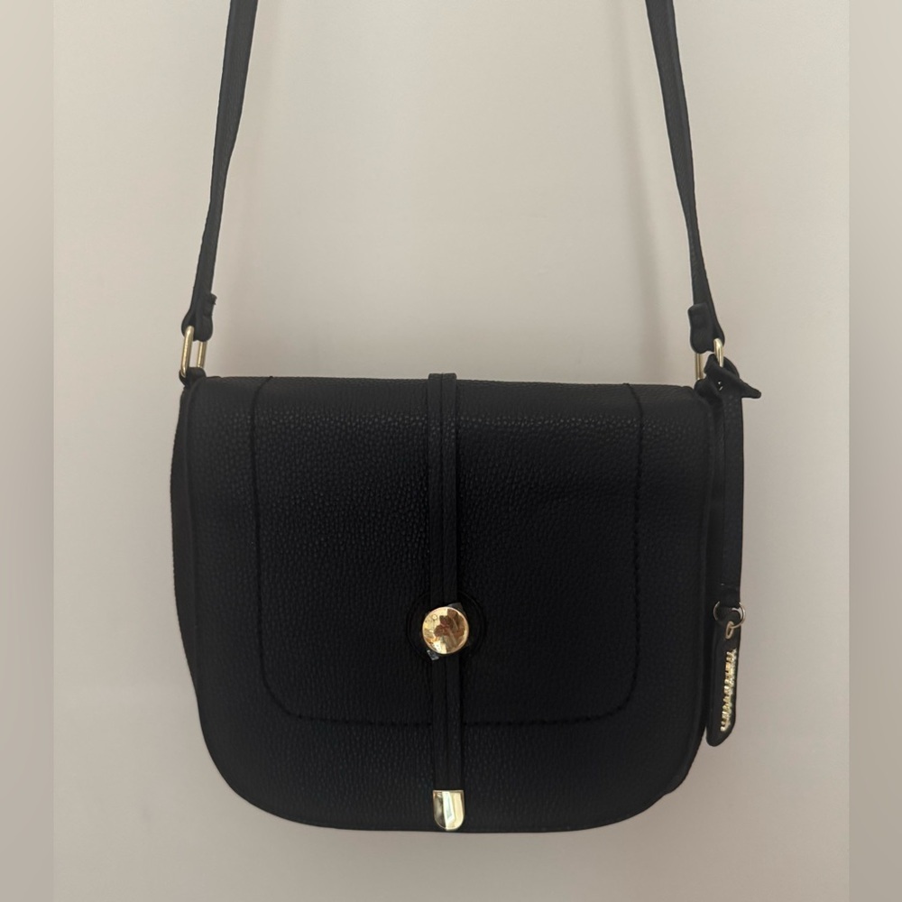 Kenneth Cole Reaction Black Pebbled Crossbody Saddle Bag Gold Tone Hardware NWOT